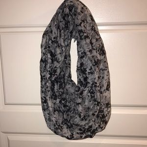 Black and grey scarf